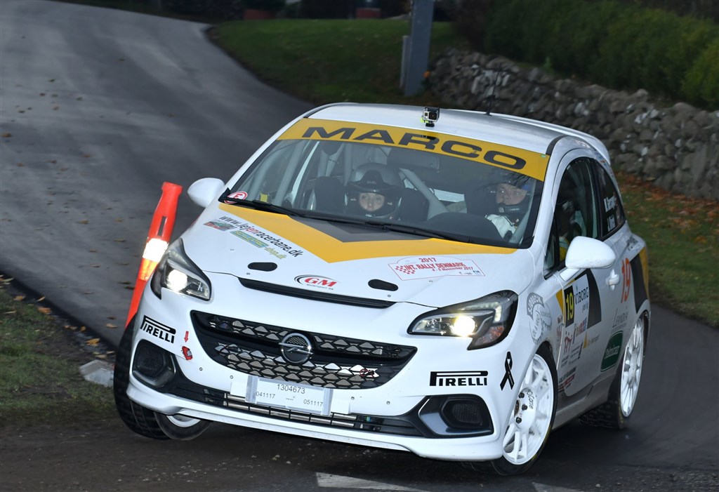 Marco Gersager og Jeannette Kvick i deres Opel Corsa OPC på vej rundt på kaserneområdet i Viborg
(Foto: Morten Dam - autoMOTIV/specialpress)